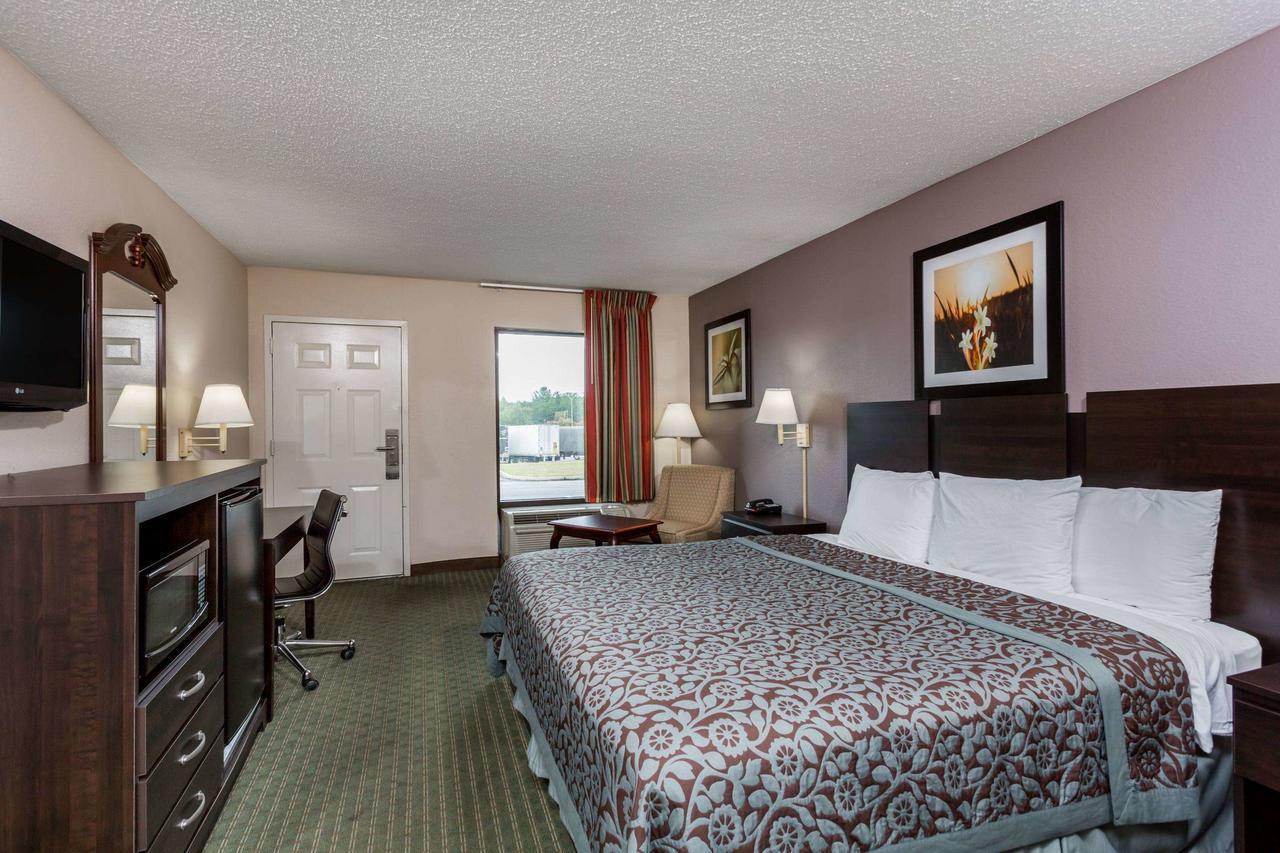 Days Inn By Wyndham Lugoff Buitenkant foto
