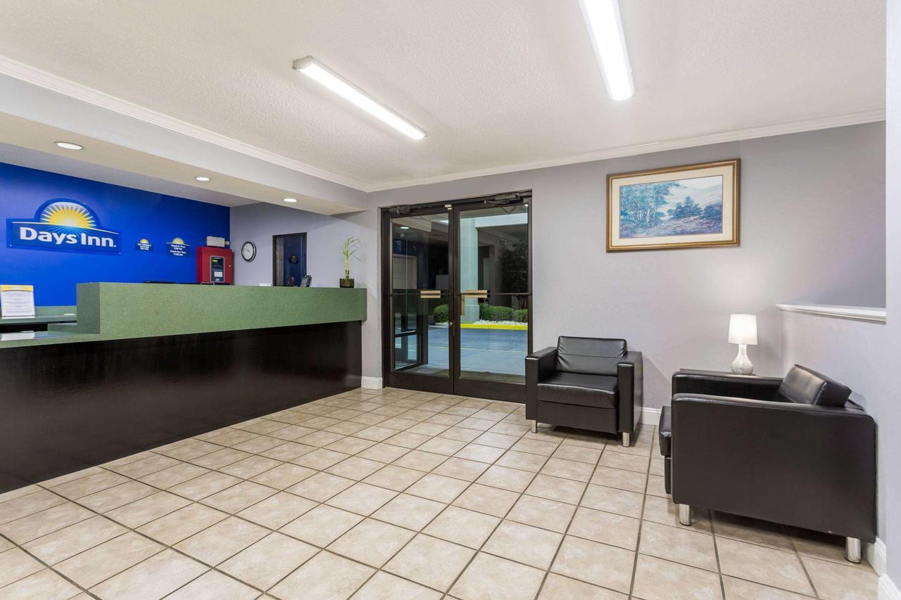 Days Inn By Wyndham Lugoff Buitenkant foto