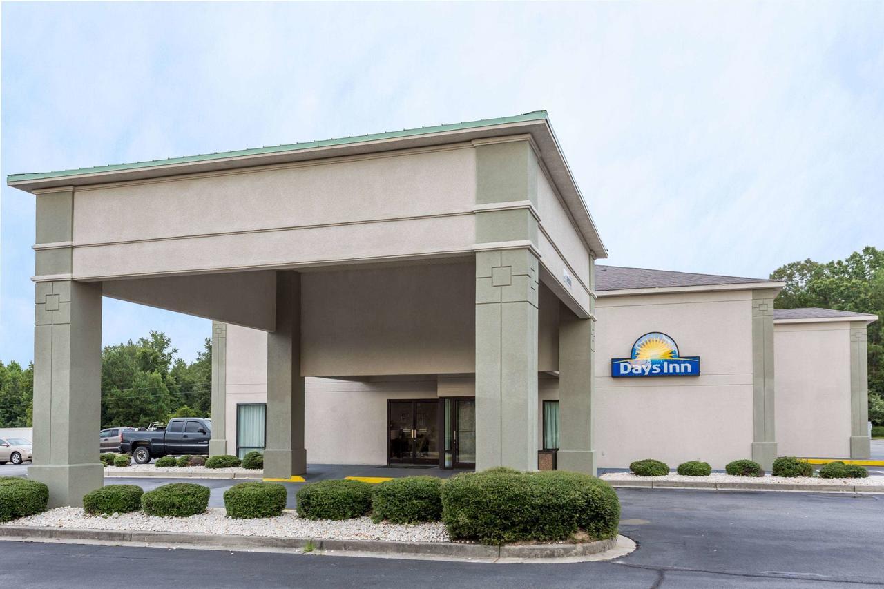 Days Inn By Wyndham Lugoff Buitenkant foto